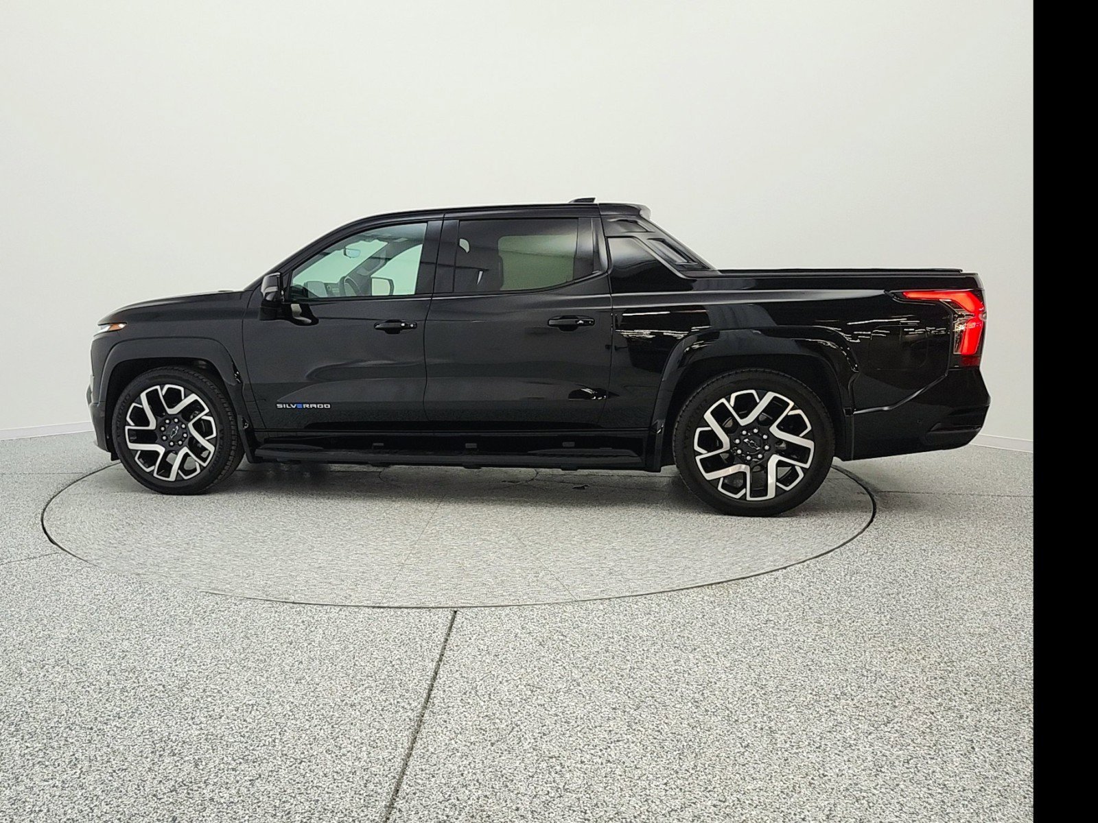 Used 2025 Chevrolet Silverado EV RST image 8