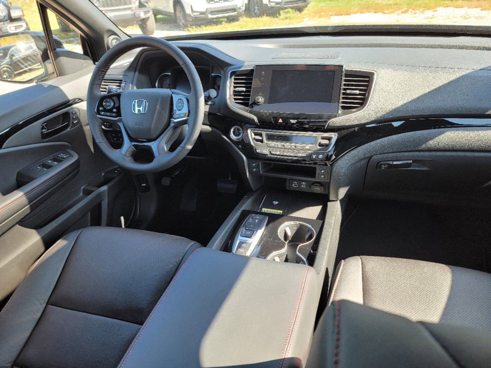 Used 2025 Honda Passport Black Edition image 13