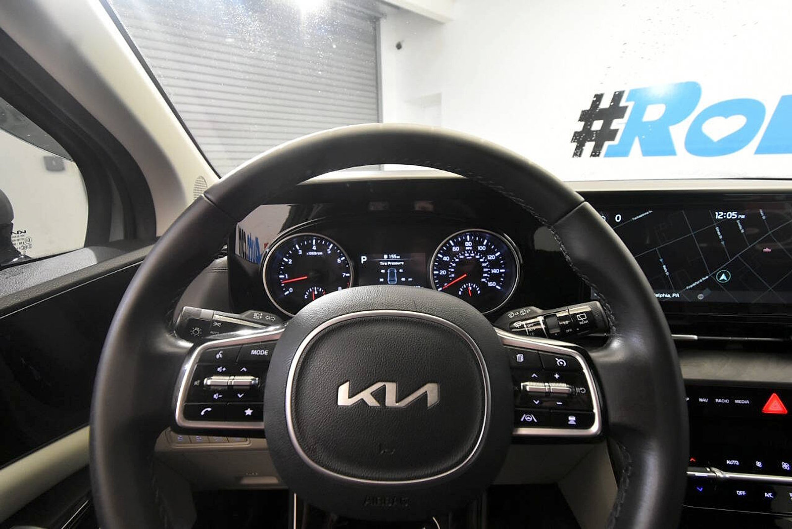 Used 2024 Kia Carnival EX FWD image 26