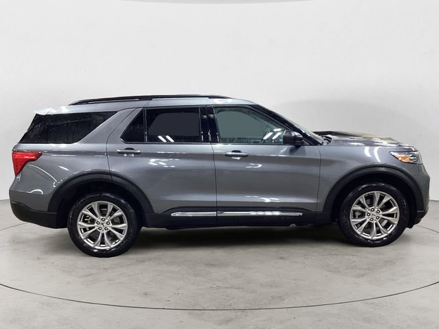 Used 2023 Ford Explorer XLT w/ Equipment Group 202A image 6