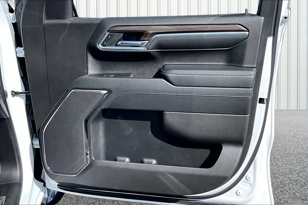 Used 2023 Chevrolet Silverado 1500 RST w/ Z71 Off-Road Package AWD/4WD image 18