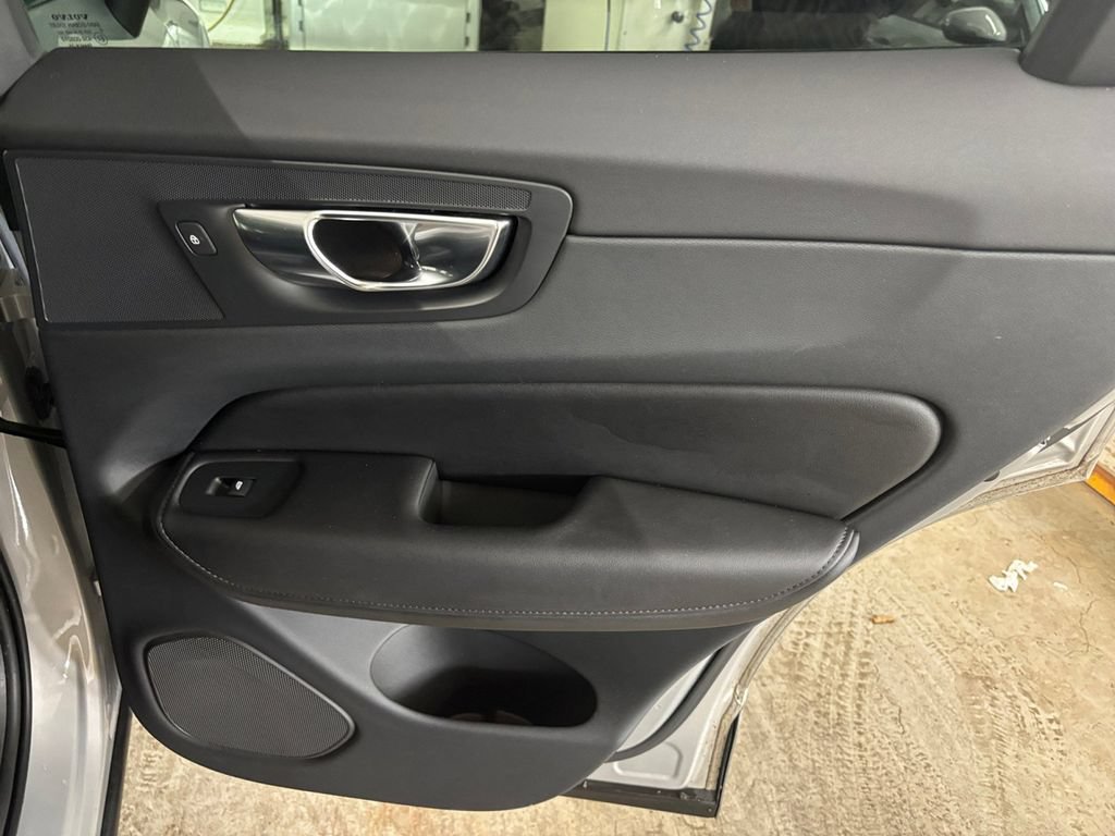 Certified 2023 Volvo XC60 B5 Plus w/ Protection Package Premier AWD/4WD image 18