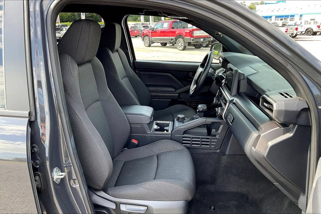 Used 2025 Toyota 4Runner SR5 AWD/4WD image 16