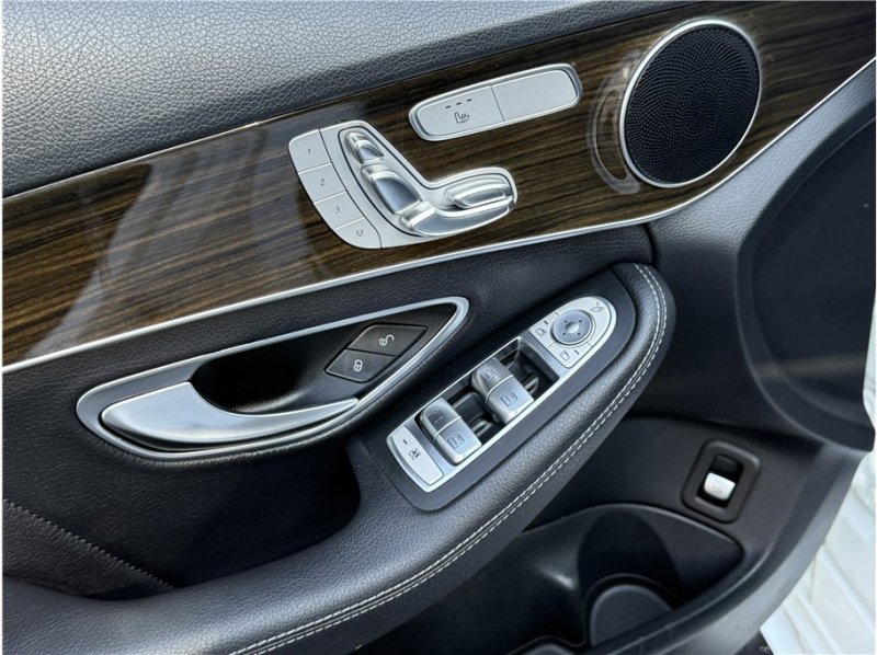 Used 2020 Mercedes-Benz C 300 Sedan image 16