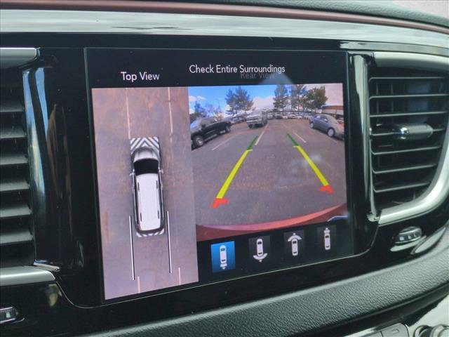 Used 2020 Chrysler Pacifica Touring-L FWD image 14