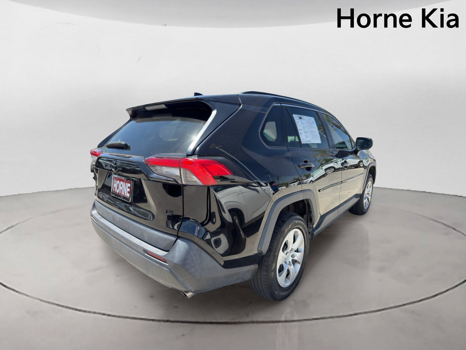 Used 2021 Toyota RAV4 LE FWD image 4