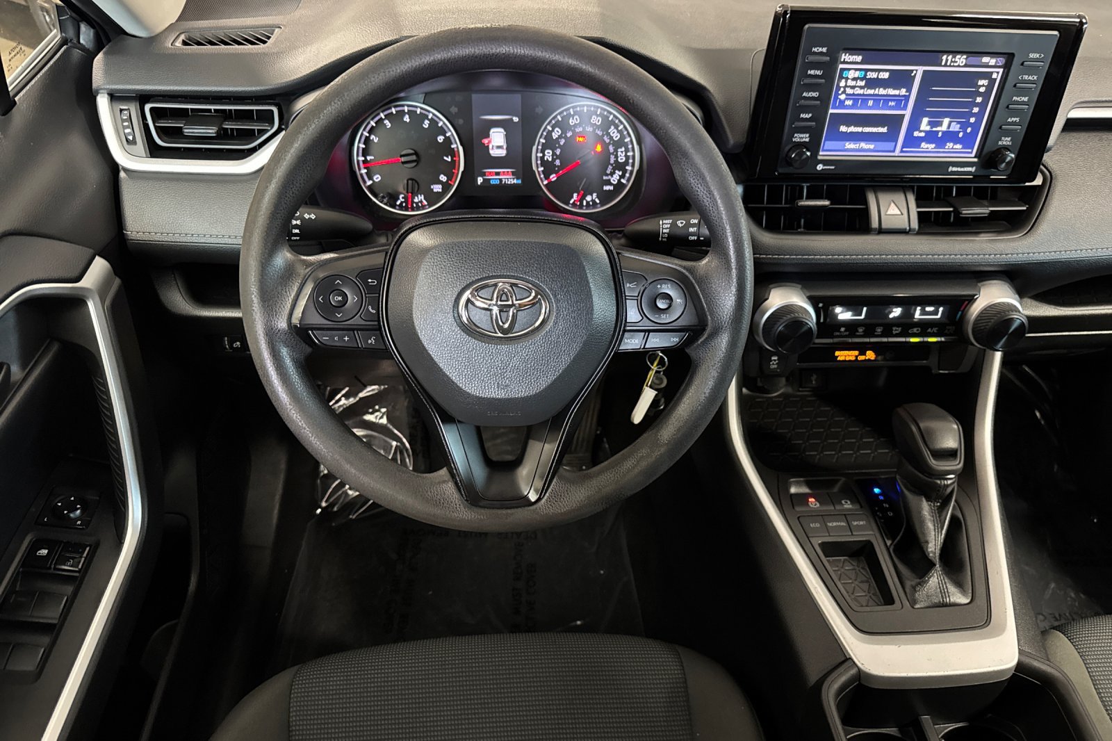Used 2022 Toyota RAV4 LE FWD image 16