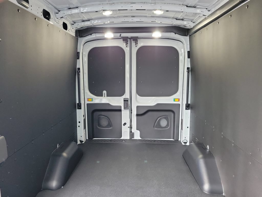 New 2026 Ford Transit 250 148 Medium Roof w/ Load Area Protection Package RWD image 18