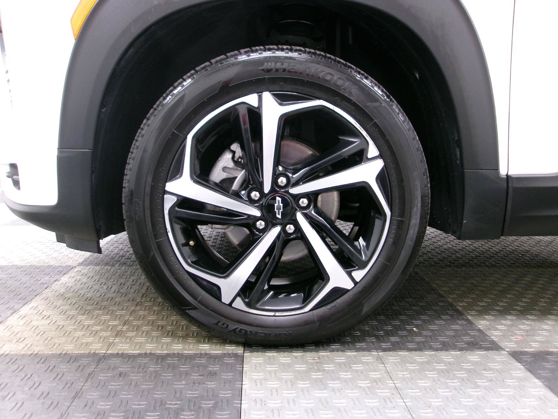 Used 2023 Chevrolet TrailBlazer RS w/ Convenience Package AWD/4WD image 16