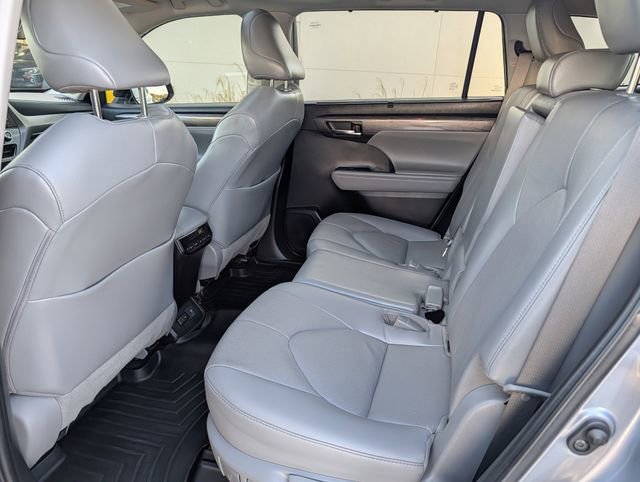 Used 2022 Toyota Highlander Limited image 29
