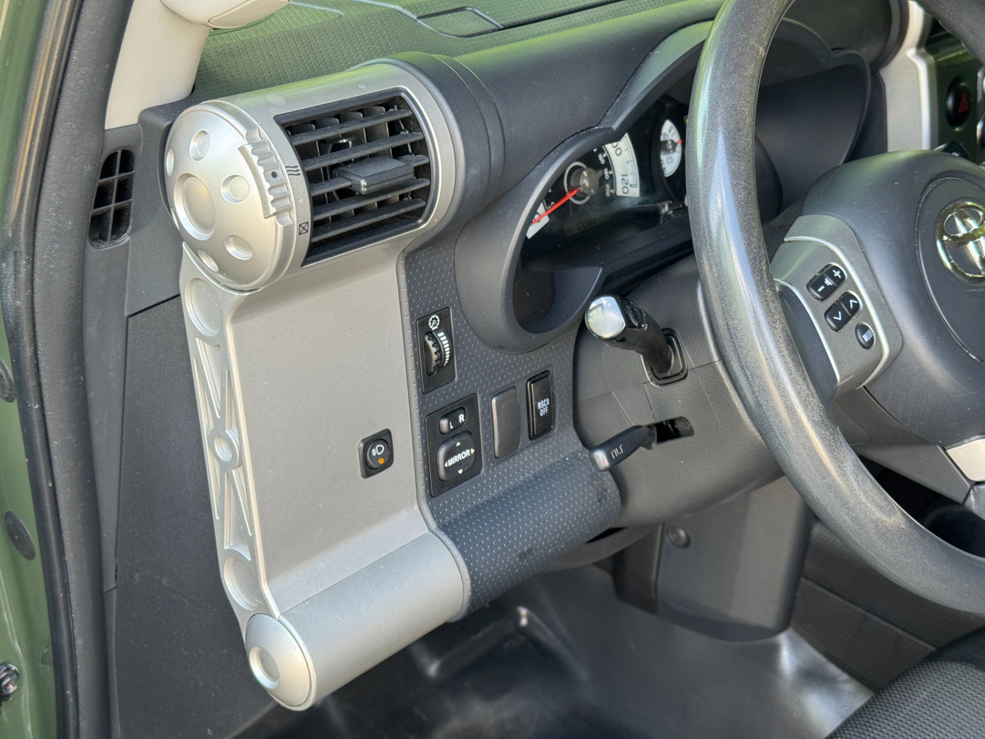 Used 2011 Toyota FJ Cruiser 2WD w/ Convenience Pkg image 26