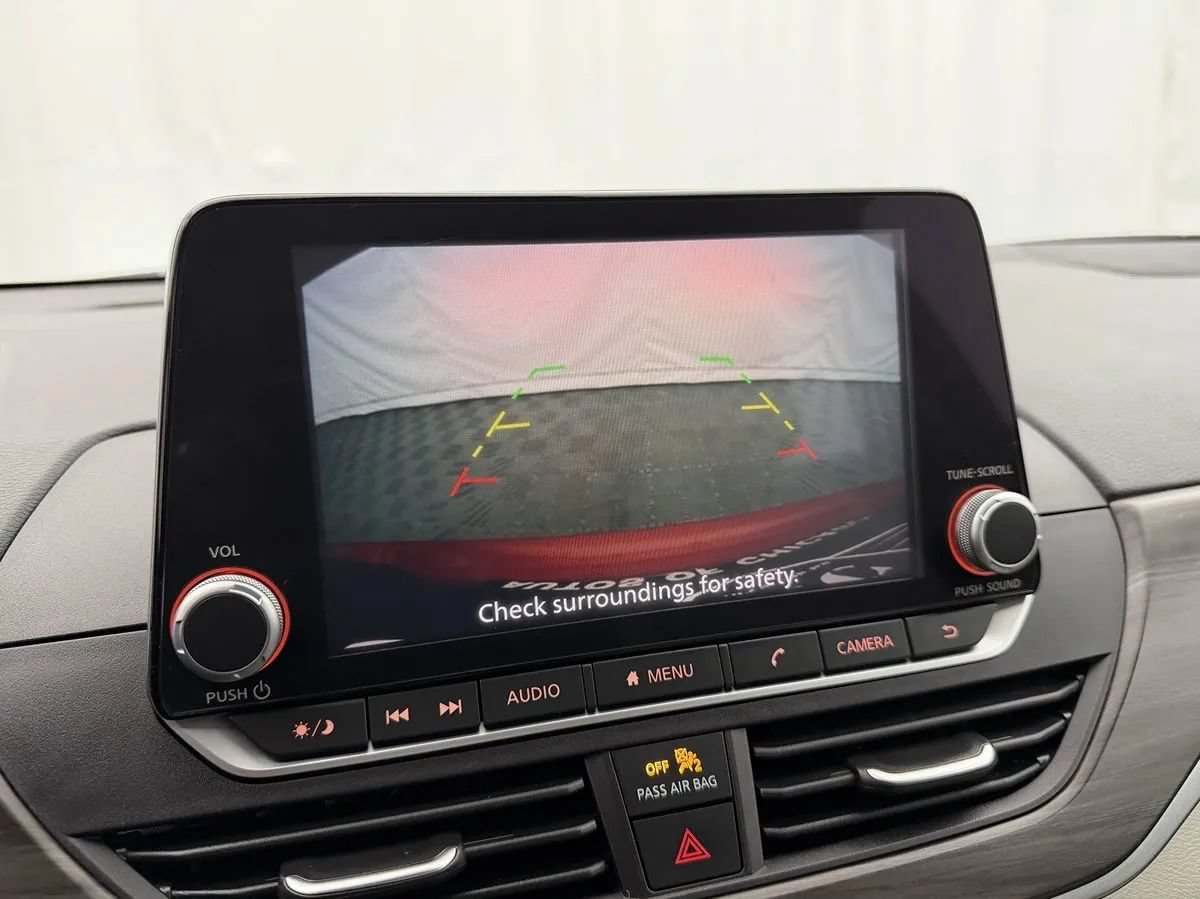 Used 2025 Nissan Altima 2.5 SV FWD image 14