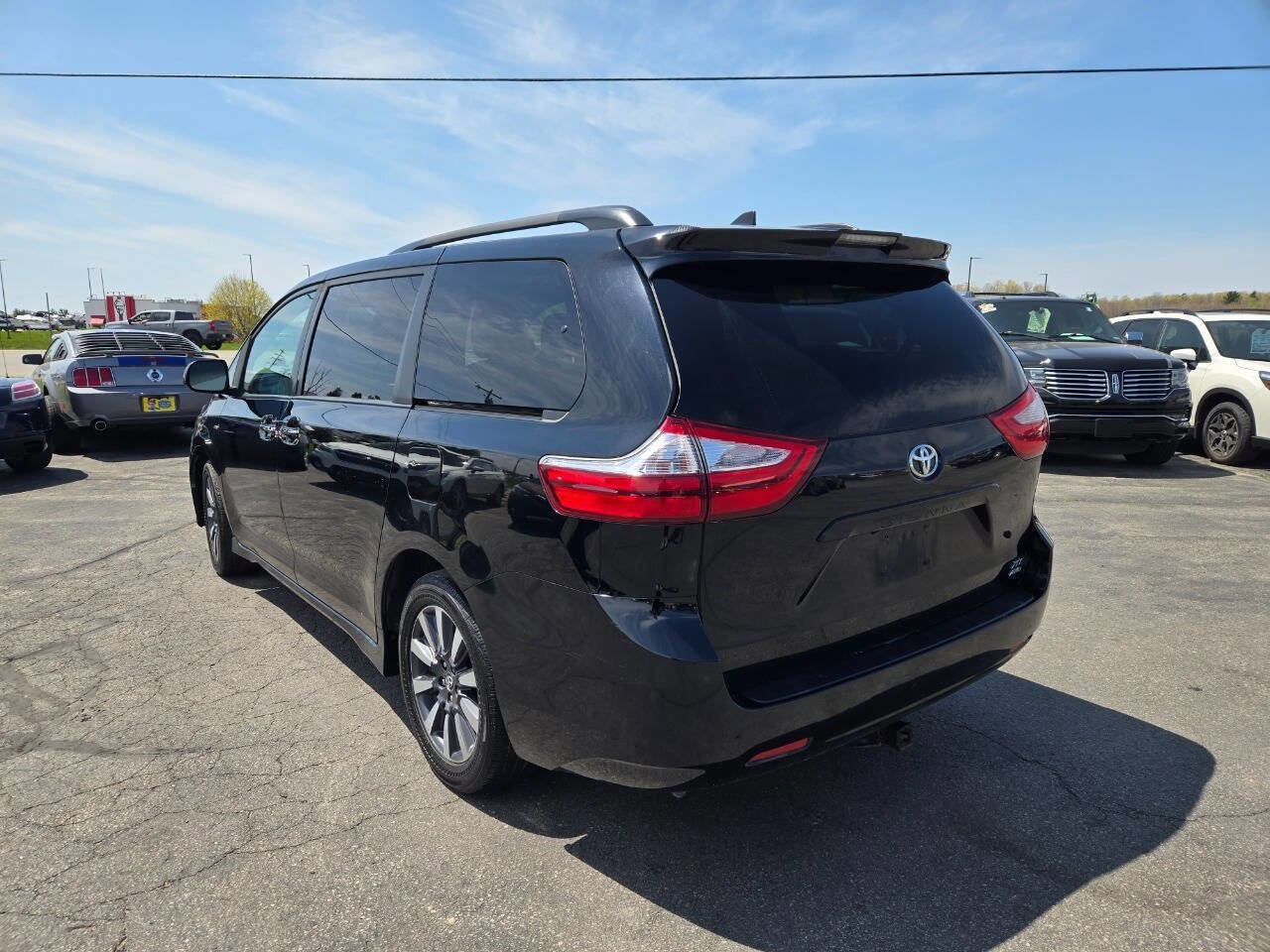 Used 2019 Toyota Sienna XLE AWD/4WD image 5