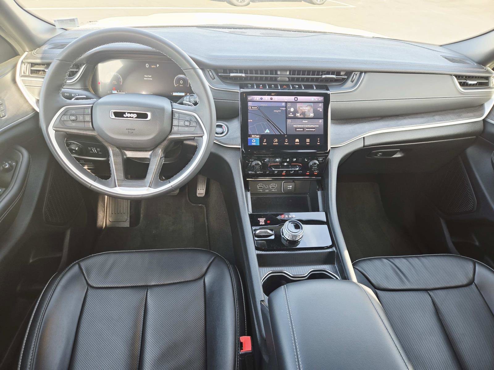 Used 2024 Jeep Grand Cherokee Limited w/ Luxury Tech Group II image 11