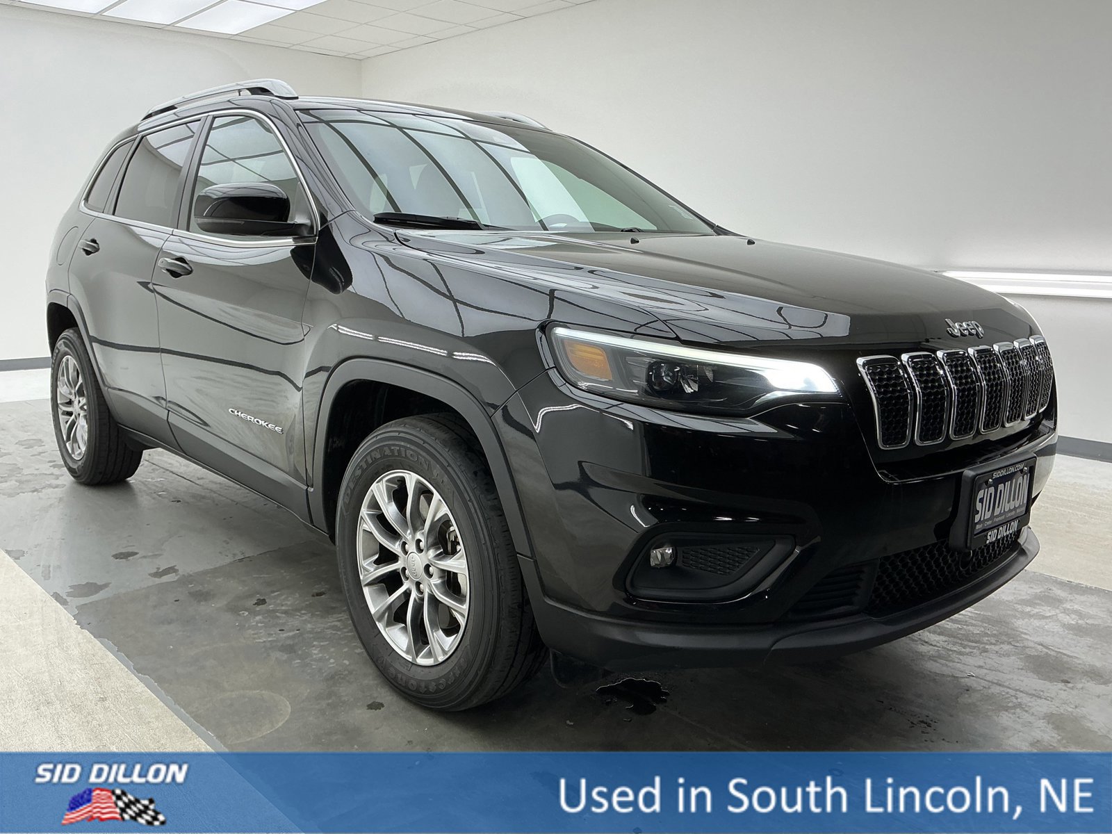 Used 2021 Jeep Cherokee Latitude Lux w/ Mopar Interior Package image 3
