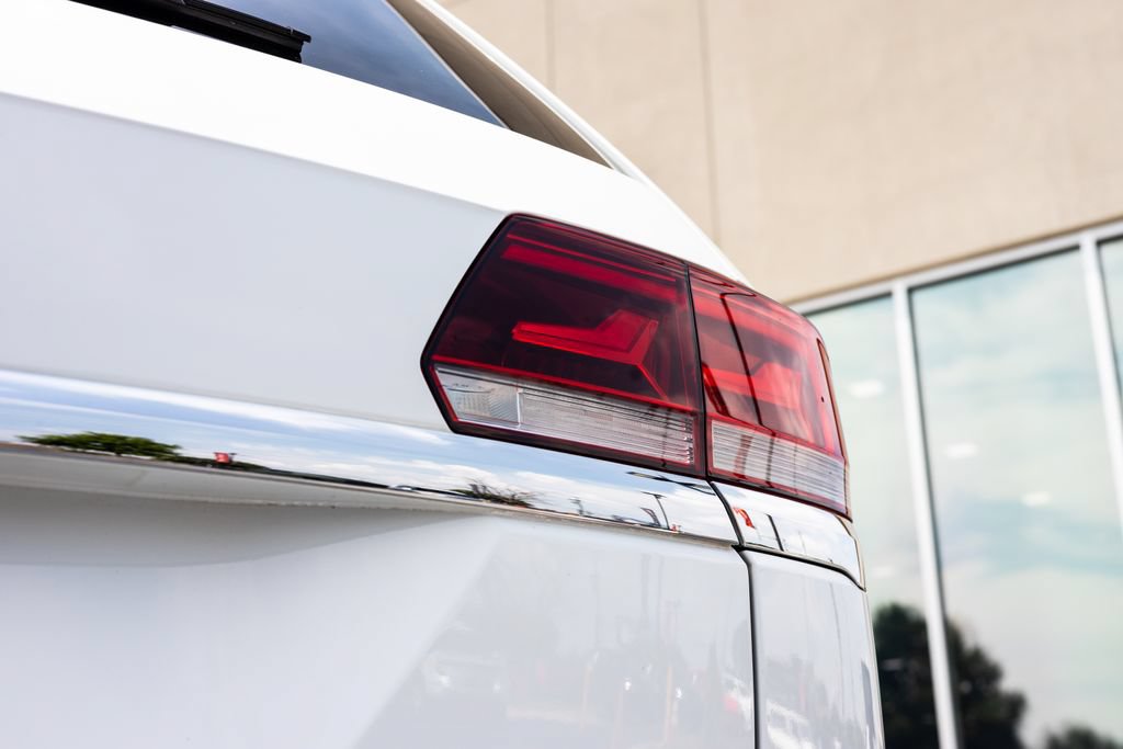 Used 2021 Volkswagen Atlas SE w/ Panoramic Sunroof Package FWD image 13