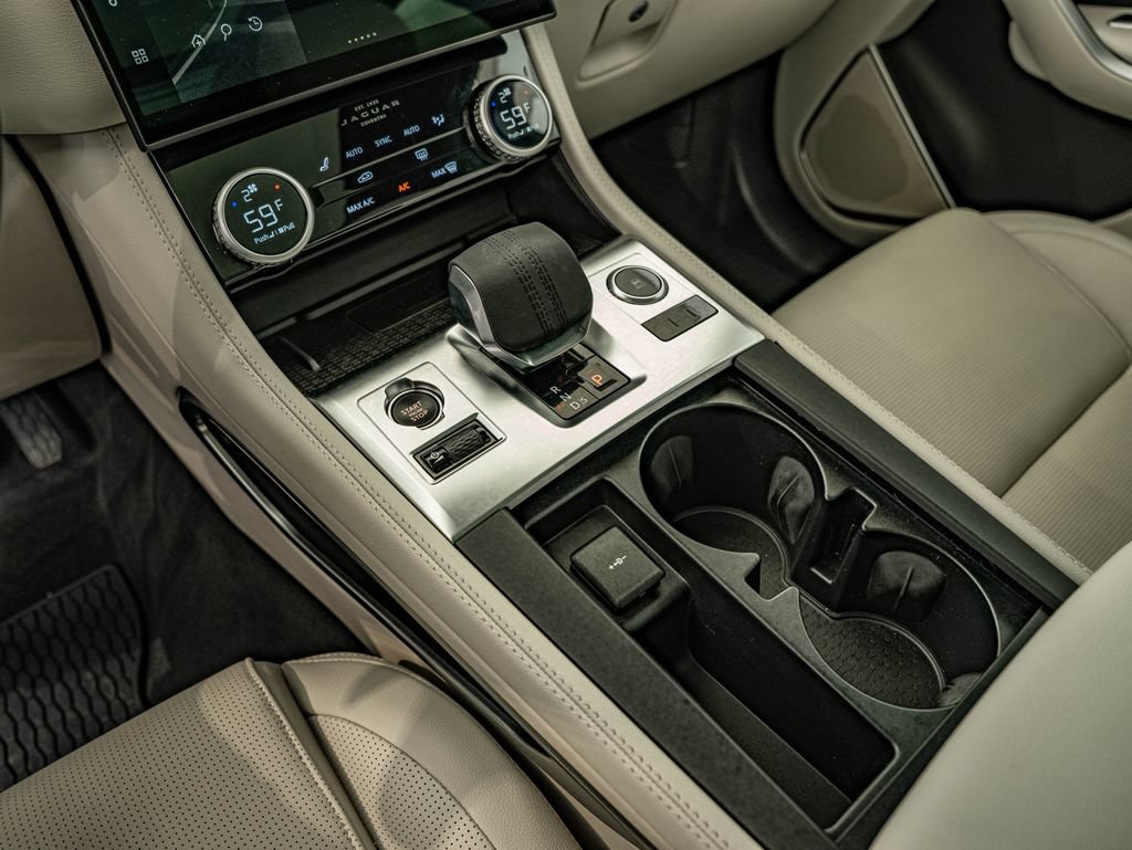 Certified 2025 Jaguar F-PACE R-Dynamic S AWD/4WD image 26