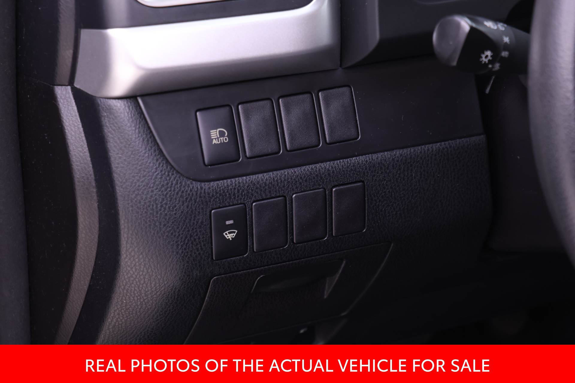 Used 2018 Toyota Highlander LE FWD image 16