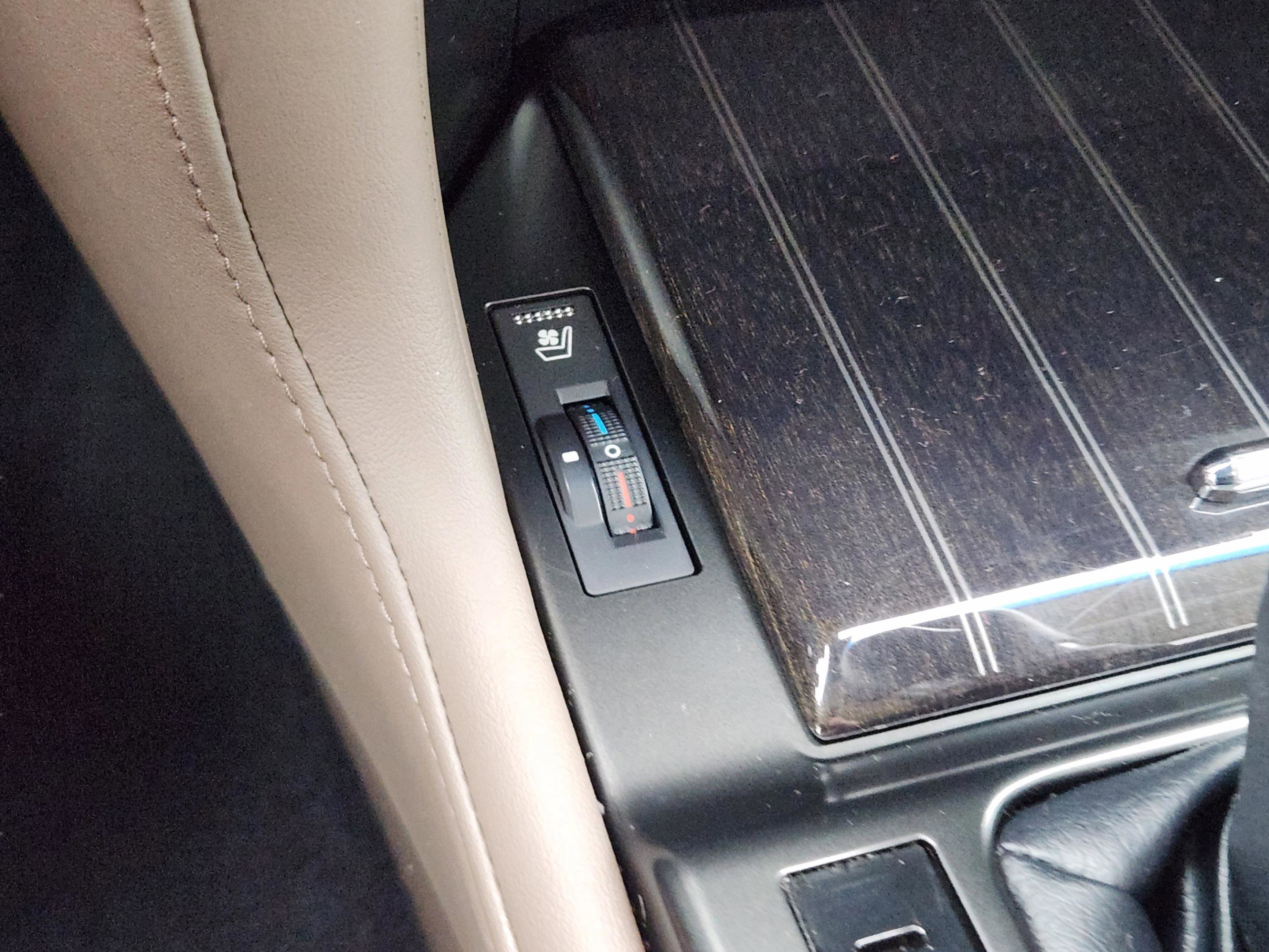 Used 2023 Lexus GX 460 Luxury w/ Accessory Package AWD/4WD image 14