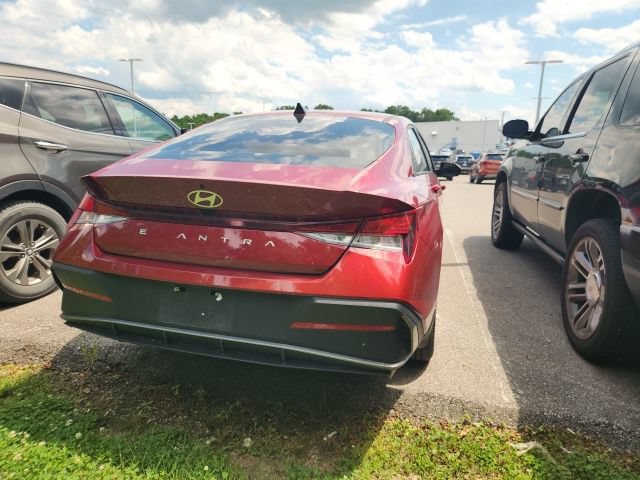 Used 2024 Hyundai Elantra SEL FWD image 6