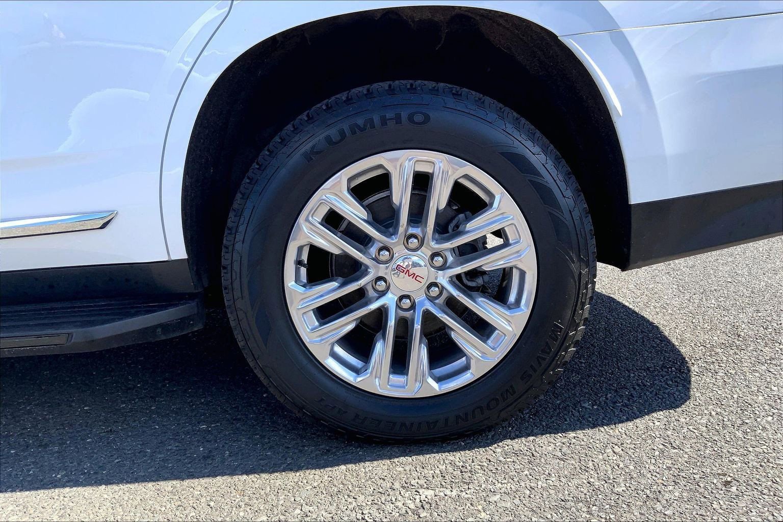 Used 2022 GMC Yukon SLT w/ SLT Premium Package image 10