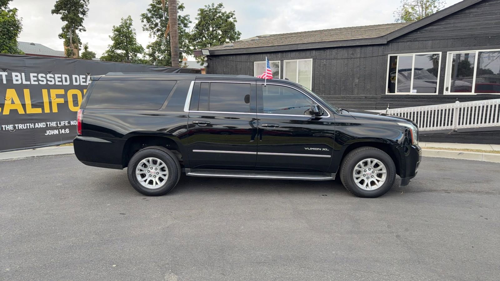 Used 2016 GMC Yukon XL SLT image 9