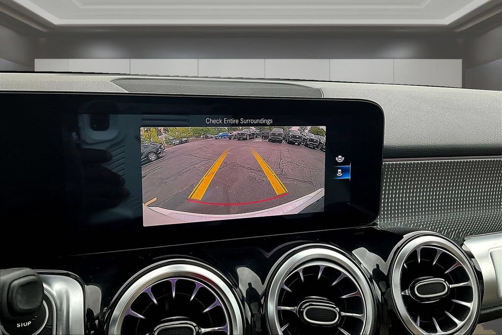 Used 2022 Mercedes-Benz GLB 250 4MATIC image 14
