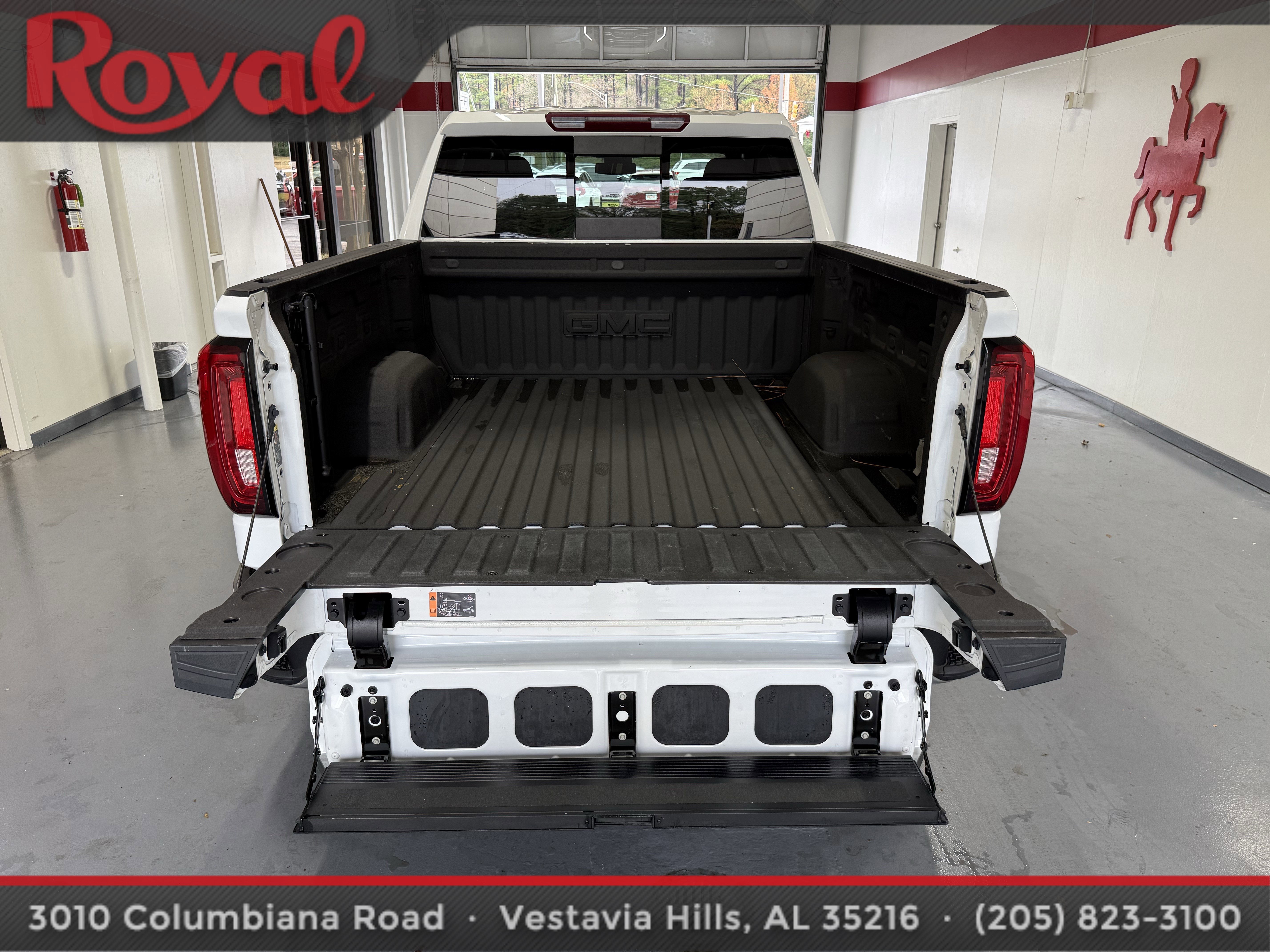 Used 2023 GMC Sierra 1500 SLT w/ SLT Premium Plus Package image 11