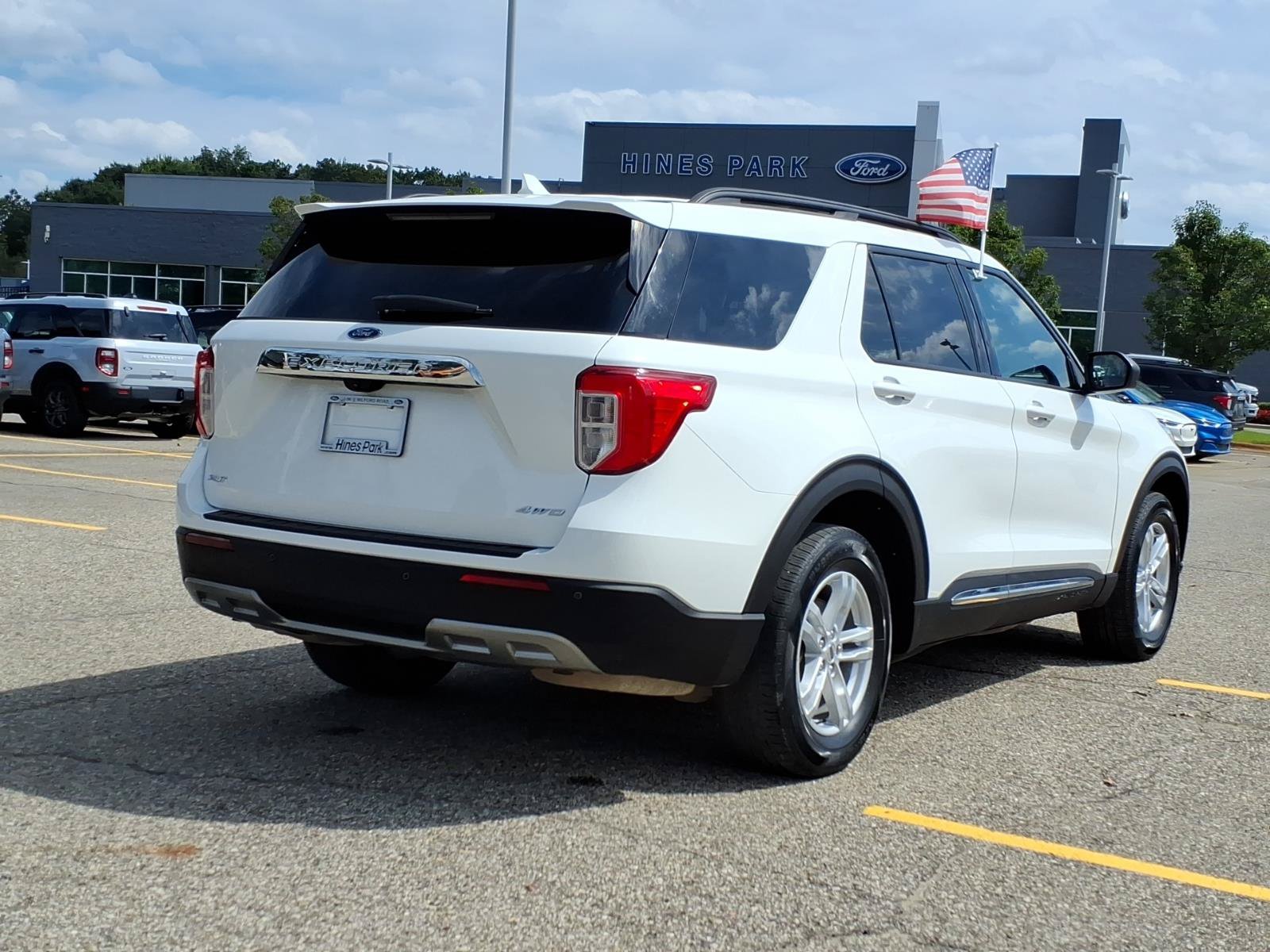 Certified 2023 Ford Explorer XLT w/ Equipment Group 202A AWD/4WD image 7