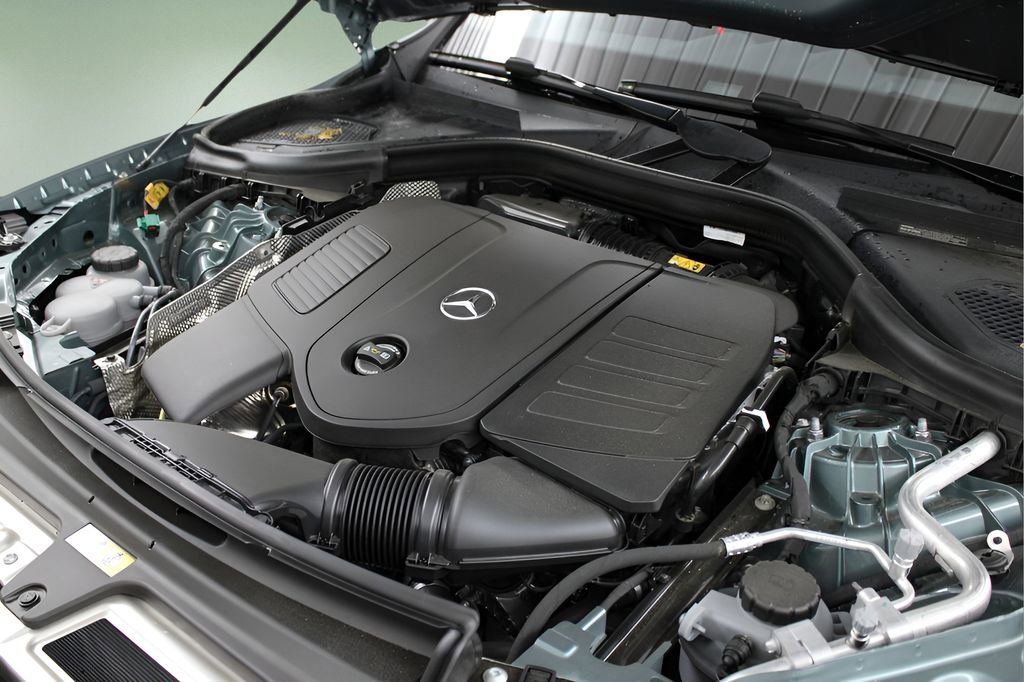 Used 2025 Mercedes-Benz GLC 350e 4MATIC image 31