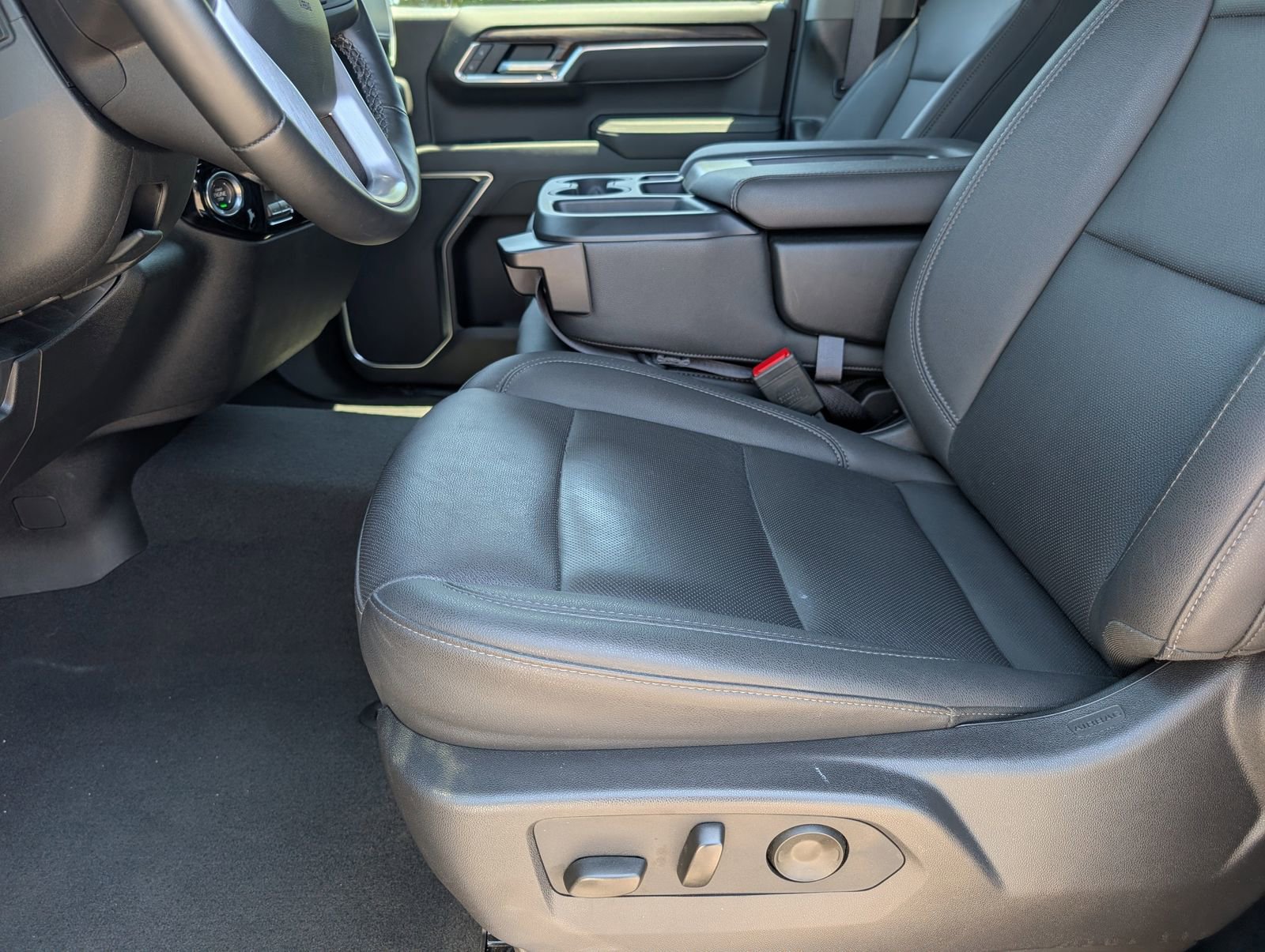 Used 2026 GMC Sierra 1500 SLT AWD/4WD image 8