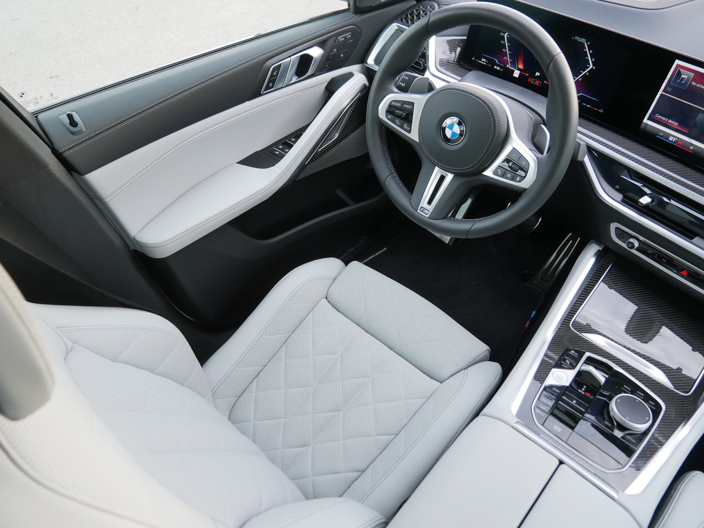 Certified 2025 BMW X6 M60i w/ Parking Assistance Package image 9