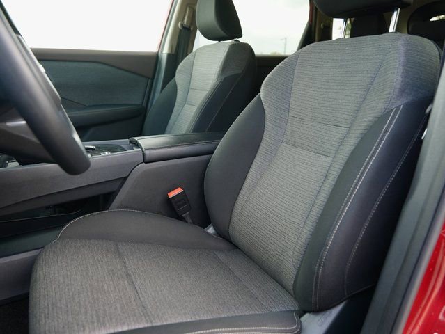 Used 2023 Nissan Rogue SV image 14