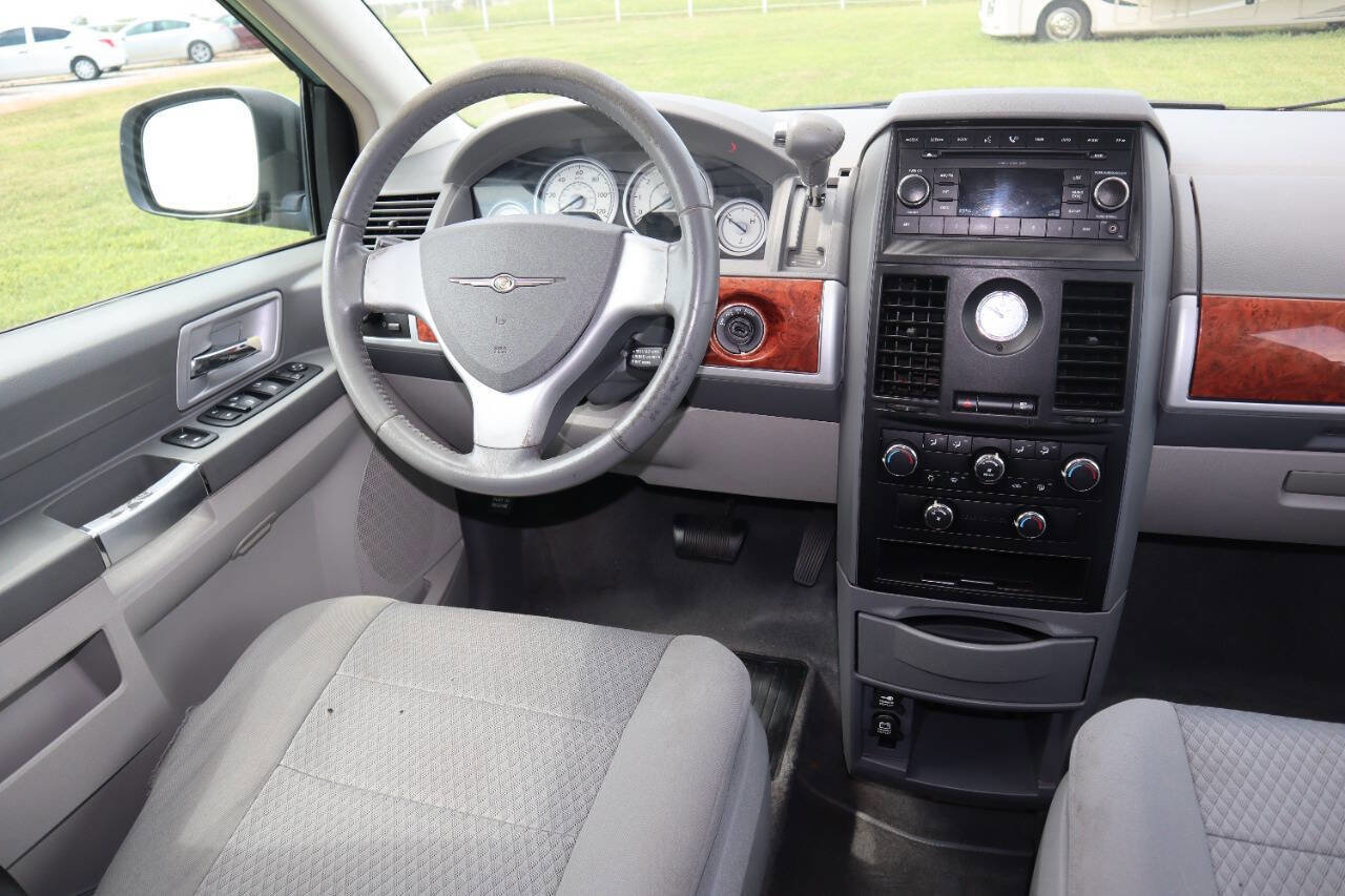 Used 2008 Chrysler Town & Country Touring image 32