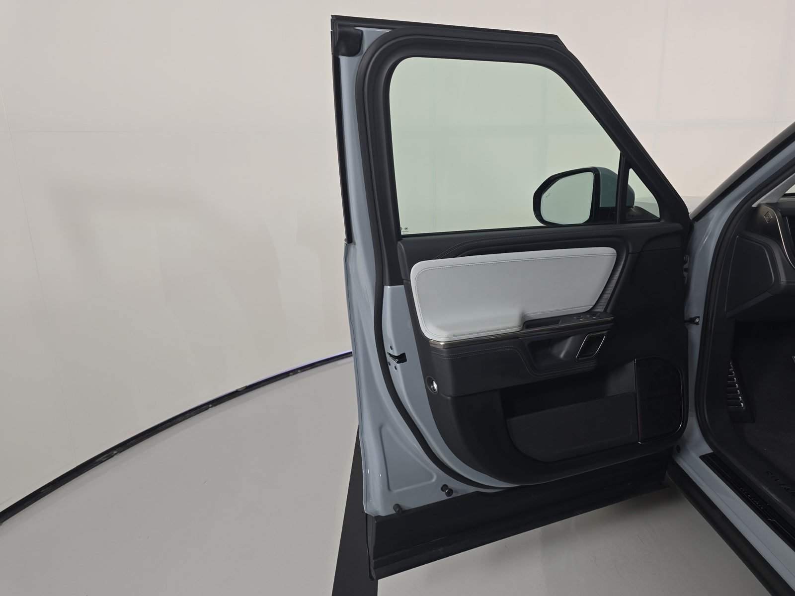 Used 2024 Rivian R1S Adventure Quad AWD/4WD image 16