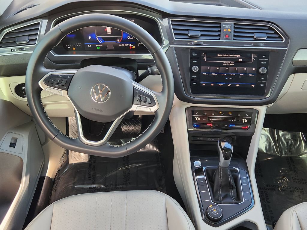 Used 2024 Volkswagen Tiguan SE w/ MDO Package, Two-Row image 2
