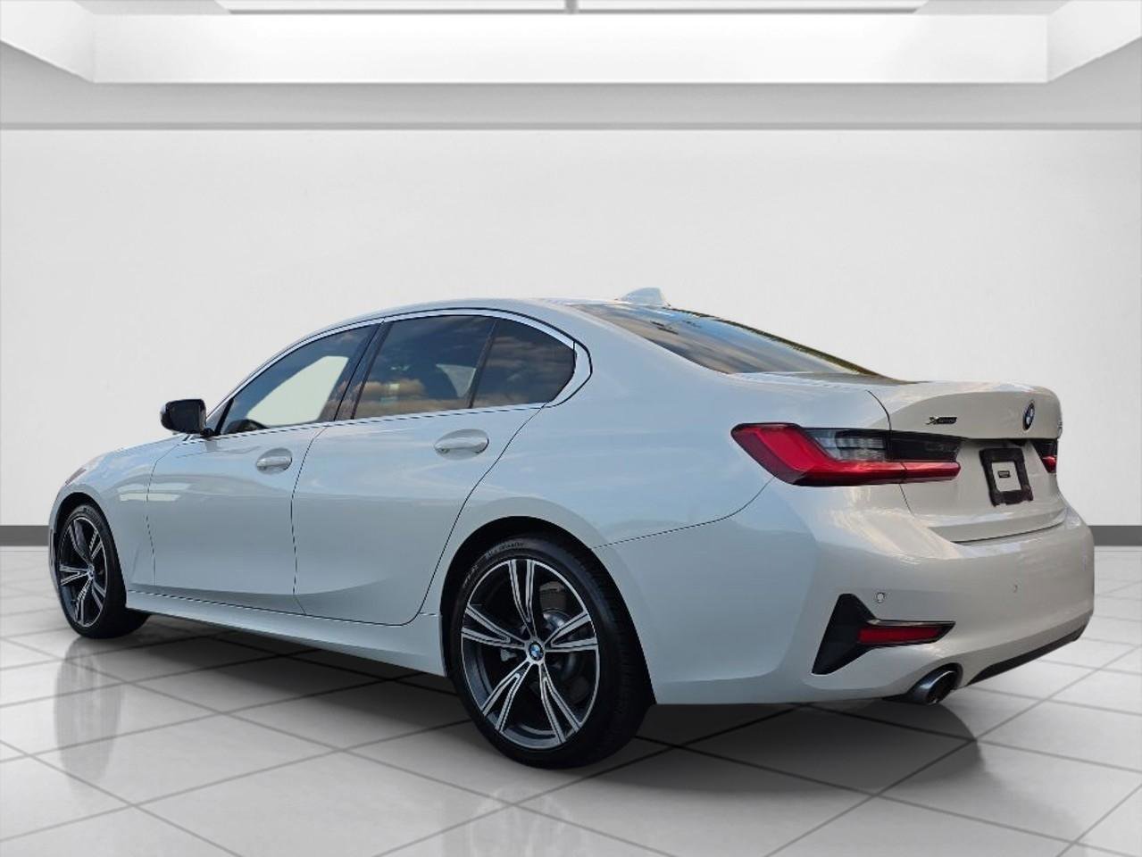 Used 2019 BMW 330i xDrive Sedan w/ Driving Assistance Package image 4