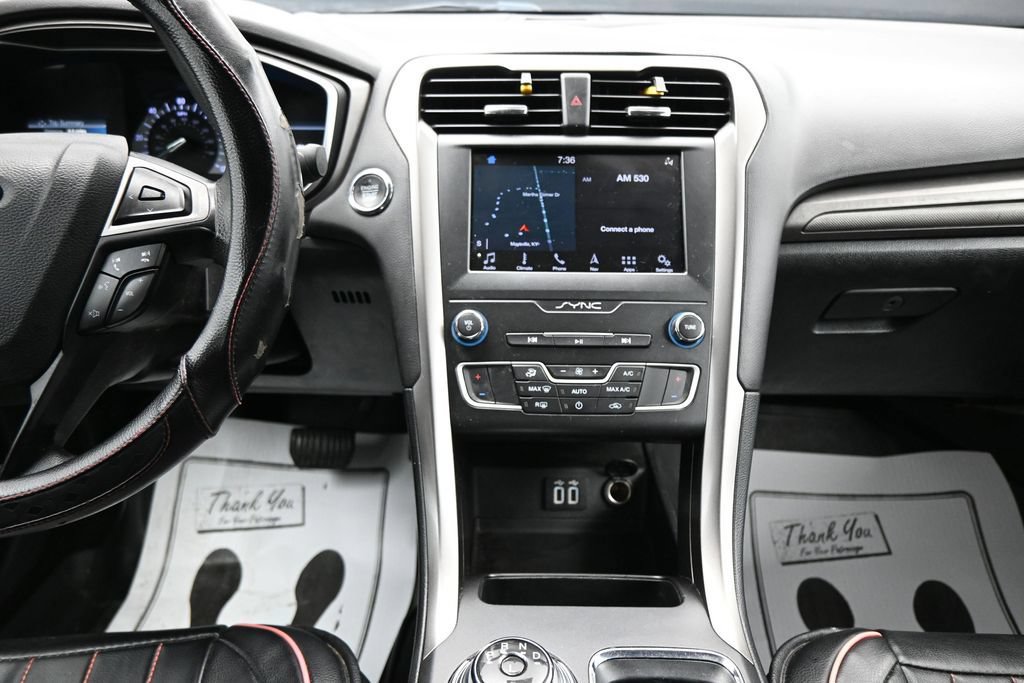 Used 2019 Ford Fusion SE FWD image 16