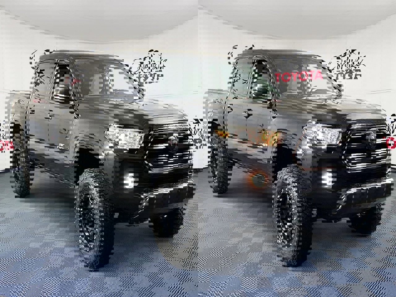 Used 2018 Toyota Tacoma SR5 image 3