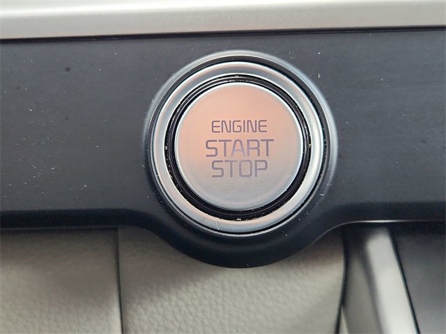 Used 2023 Kia Carnival LX image 16