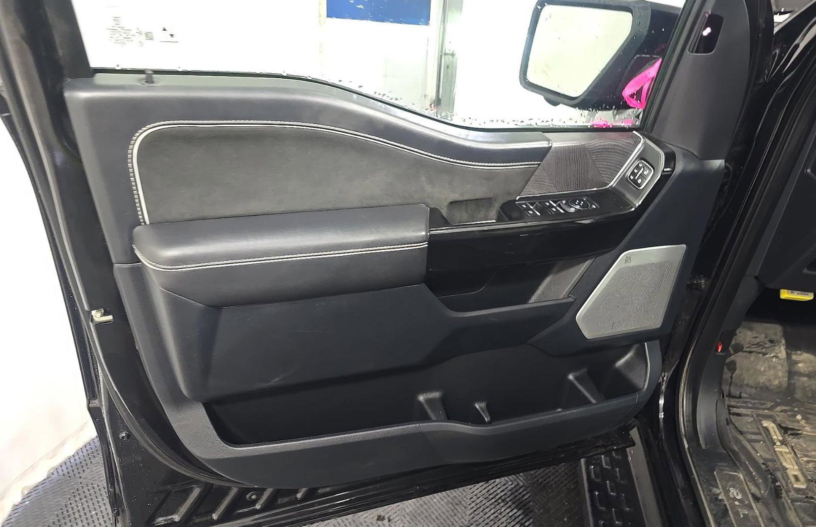 Used 2023 Ford F150 Lightning Platinum AWD/4WD image 9