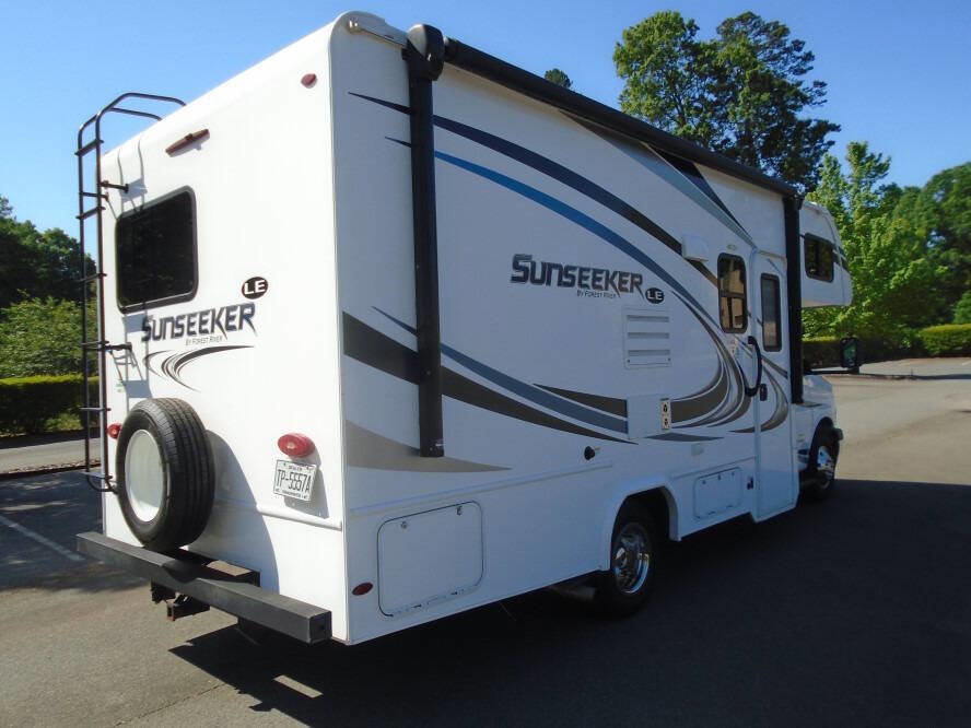 Used 2019 Chevrolet Express 4500 w/ RV Package RWD image 5