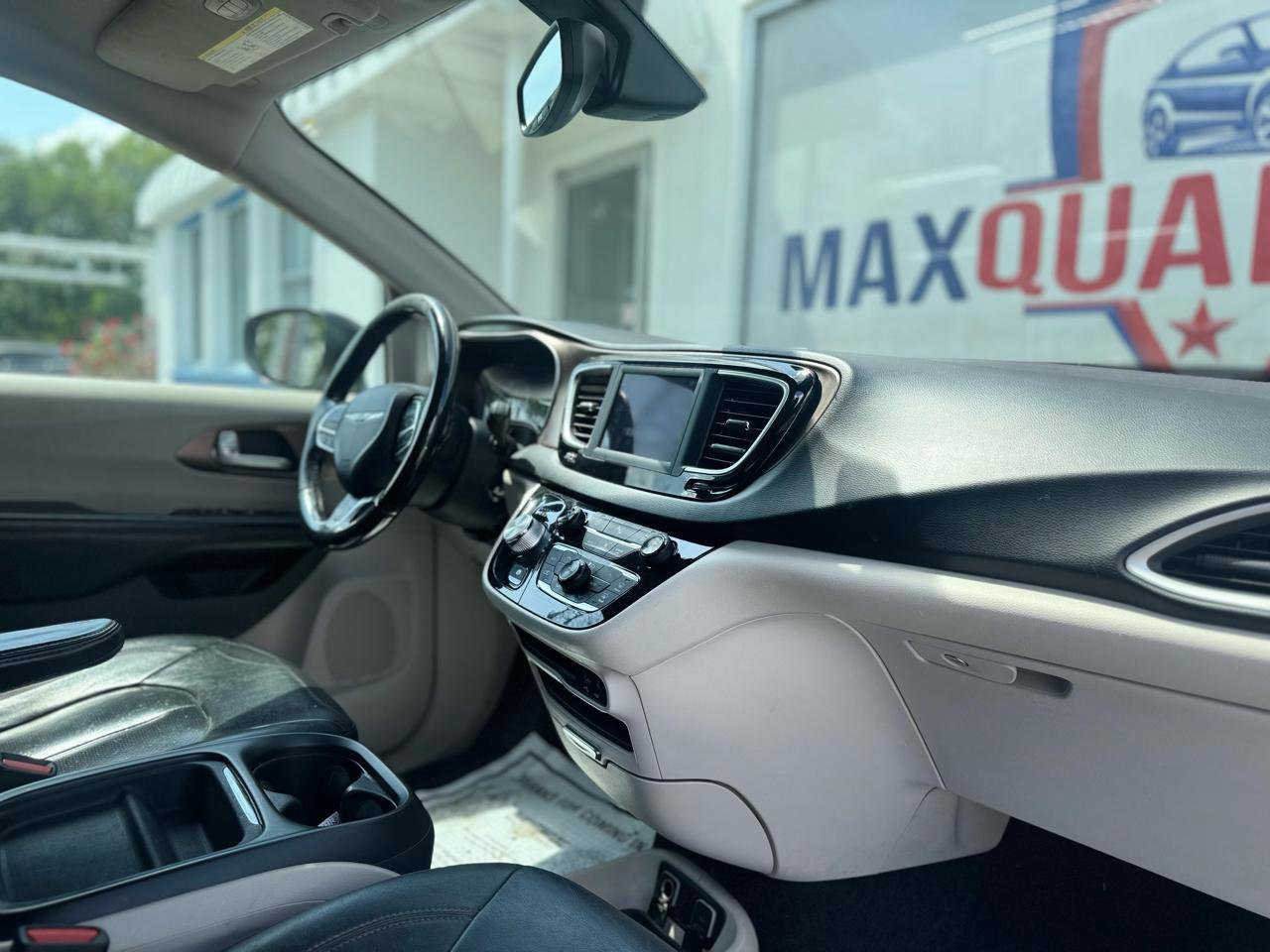 Used 2019 Chrysler Pacifica Touring-L image 45