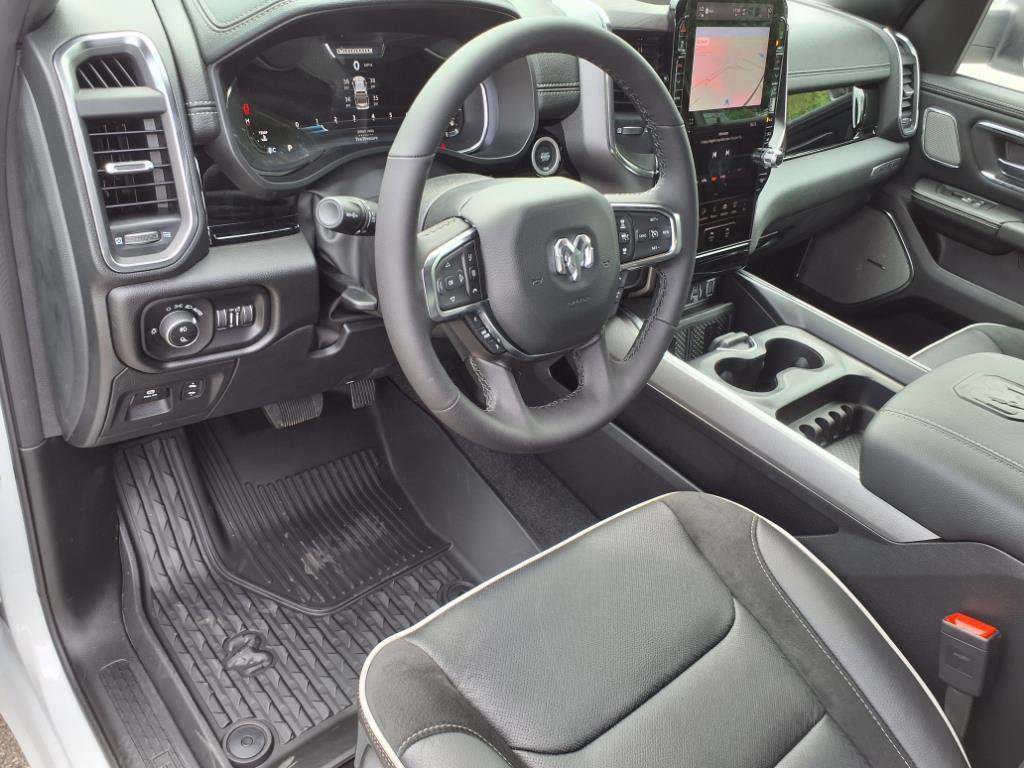 Used 2025 RAM 1500 Laramie AWD/4WD image 3