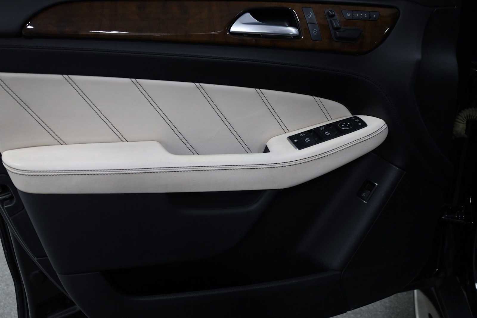 Used 2014 Mercedes-Benz ML 63 AMG 4MATIC image 16