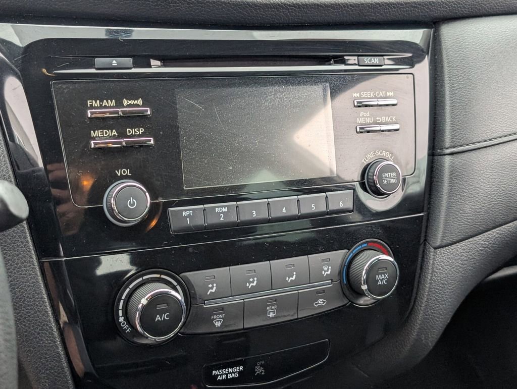 Used 2017 Nissan Rogue S image 19
