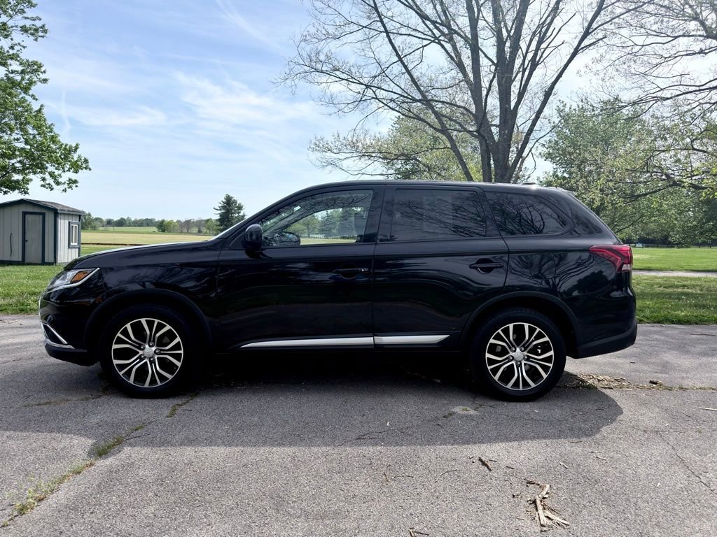 Used 2017 Mitsubishi Outlander ES AWD/4WD image 38