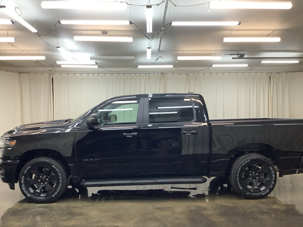 New 2026 RAM 1500 Express AWD/4WD image 9
