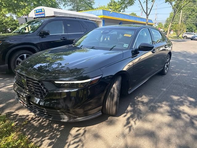 Used 2023 Honda Accord EX image 3