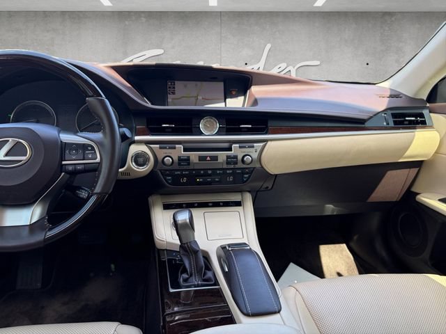 Used 2018 Lexus ES 350 w/ Luxury Package w/Wood Trim FWD image 3